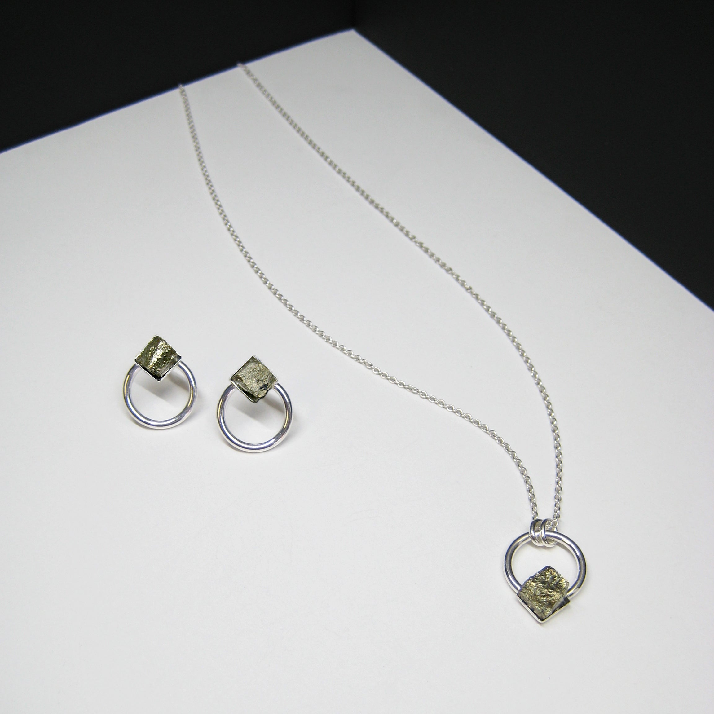 「New」Pyrite & Circle Pendant