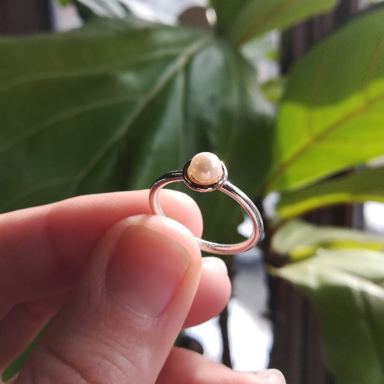 「Nouveau」Mini Perle encerclée d'Or