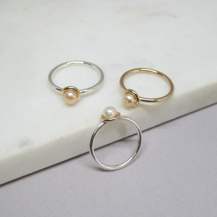 「New」Tiny Pearl Ring with Gold Circle