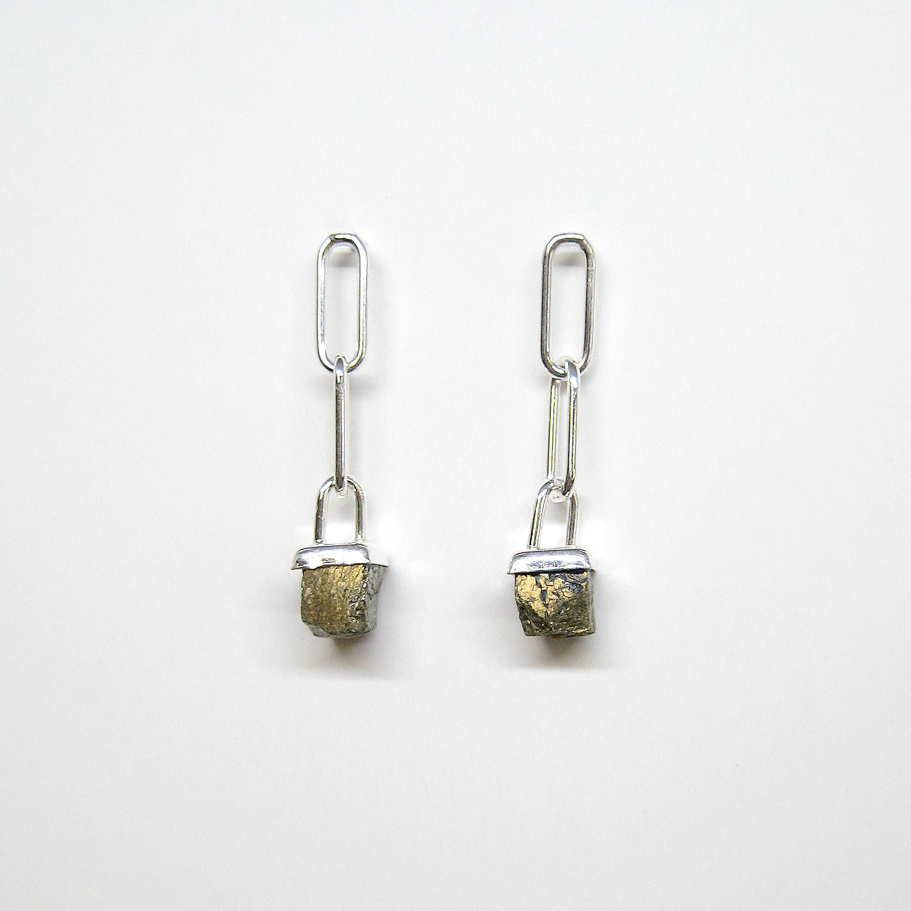 「Nouveau」Boucles Pyrite et "Paperclip"