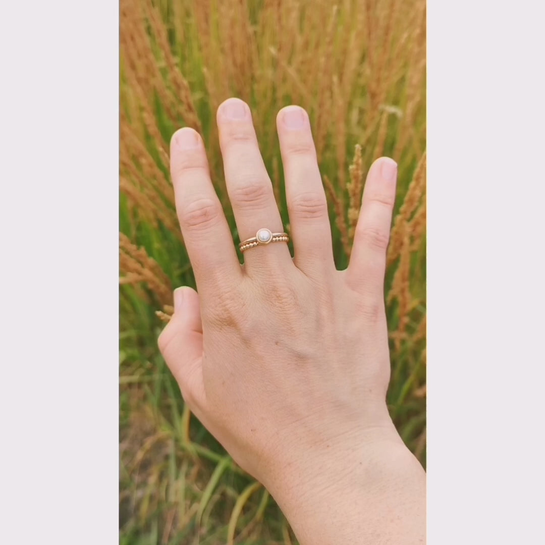 「New」Tiny Pearl Ring with Gold Circle